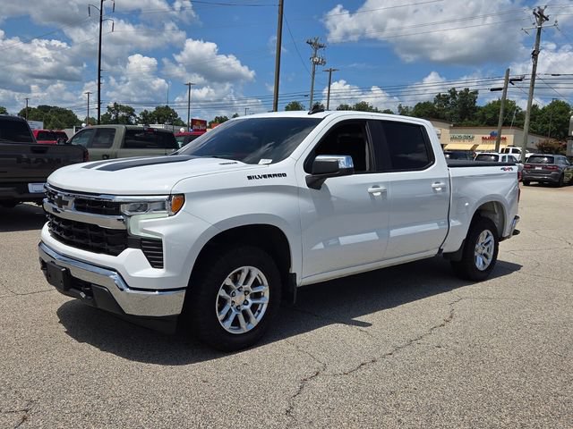 Used 2024 Chevrolet Silverado 1500 LT AWD/4WD image 3