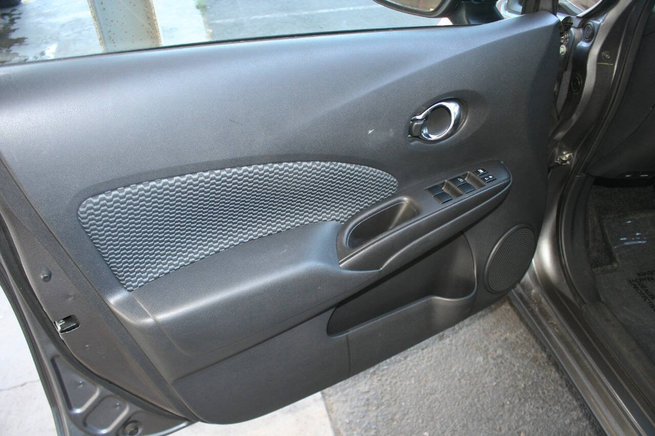Used 2016 Nissan Versa Note SV FWD image 16