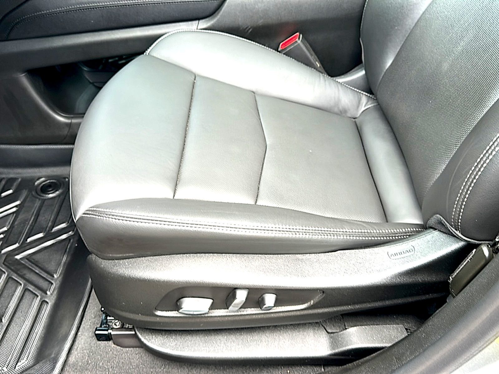 Used 2024 Cadillac XT6 Sport w/ LPO, Floor Liner Package AWD/4WD image 15