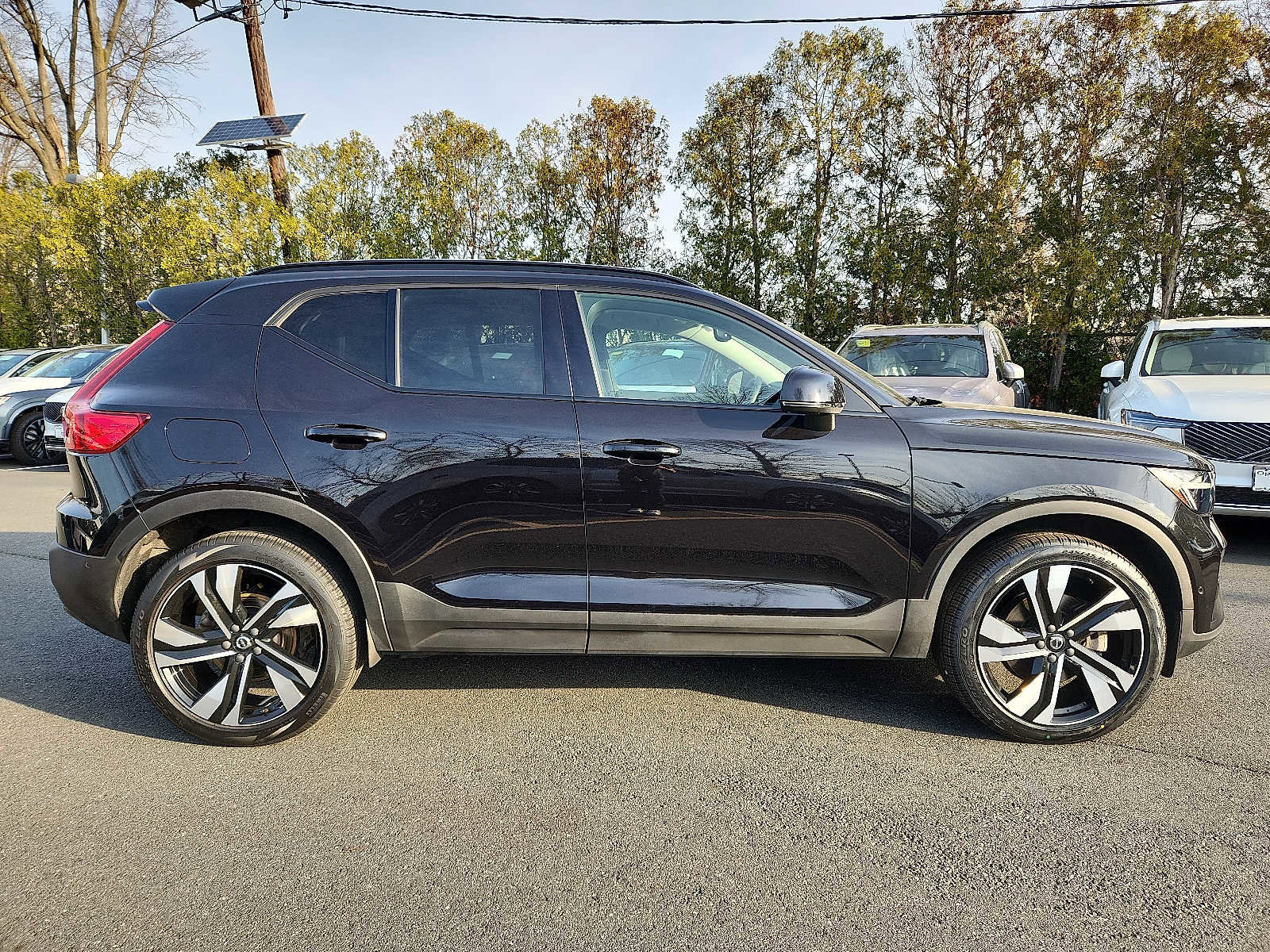 Certified 2023 Volvo XC40 B5 Plus w/ Protection Package Premier image 7