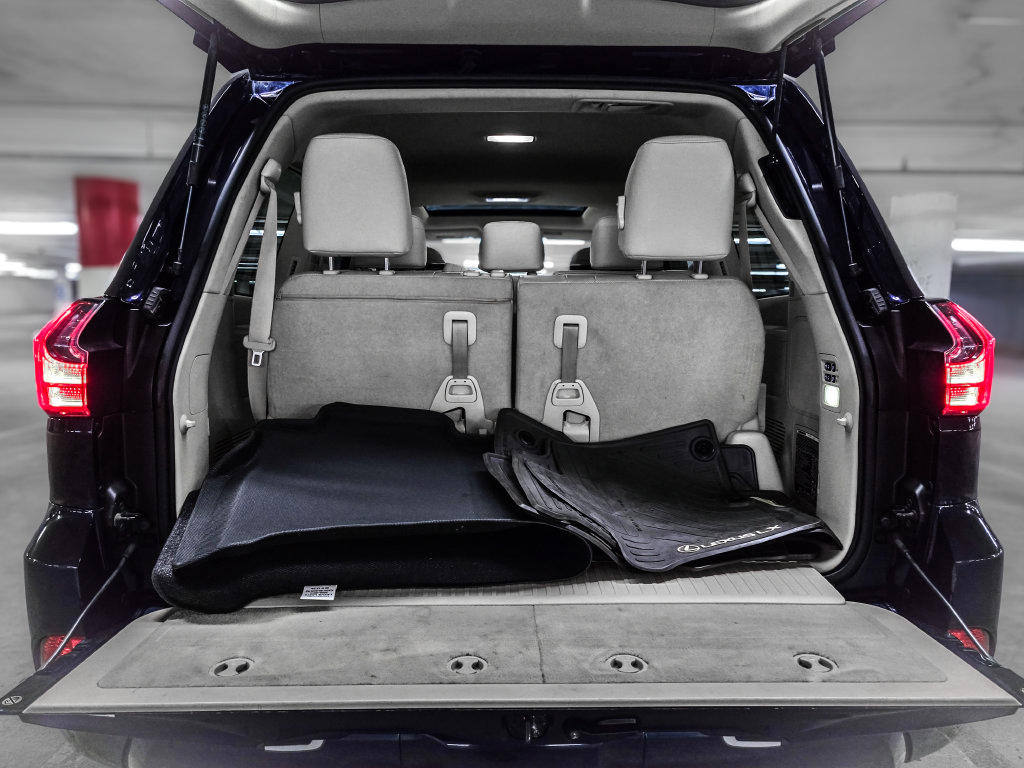 Used 2017 Lexus LX 570 4WD w/ Luxury Package image 9