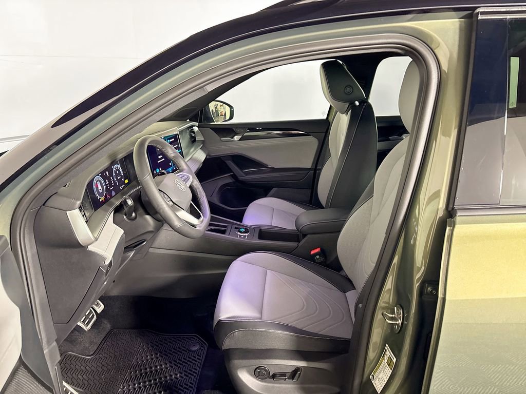 New 2026 Volkswagen Tiguan SE R-Line image 11