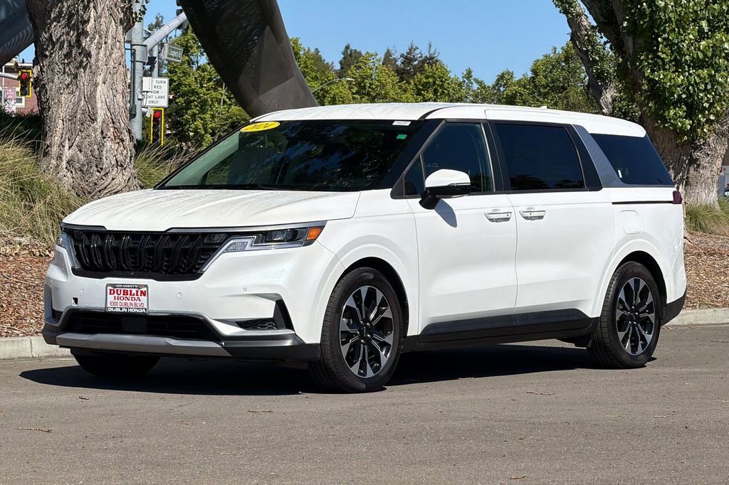 Used 2024 Kia Carnival EX FWD image 8