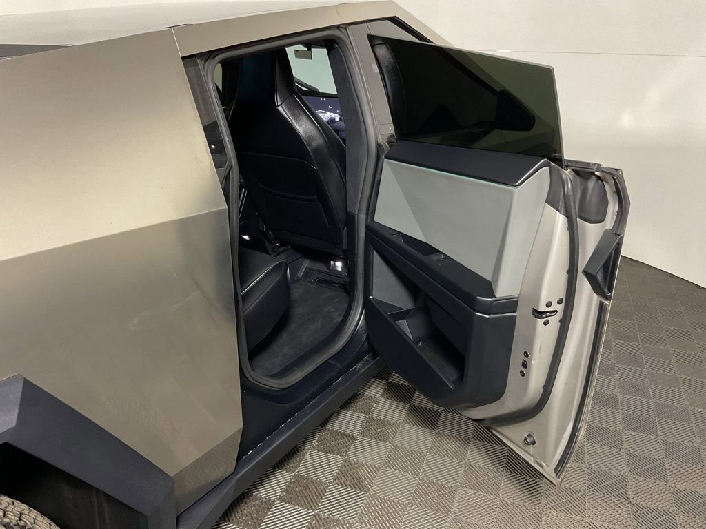 Used 2024 Tesla Cybertruck AWD Crew Cab image 33