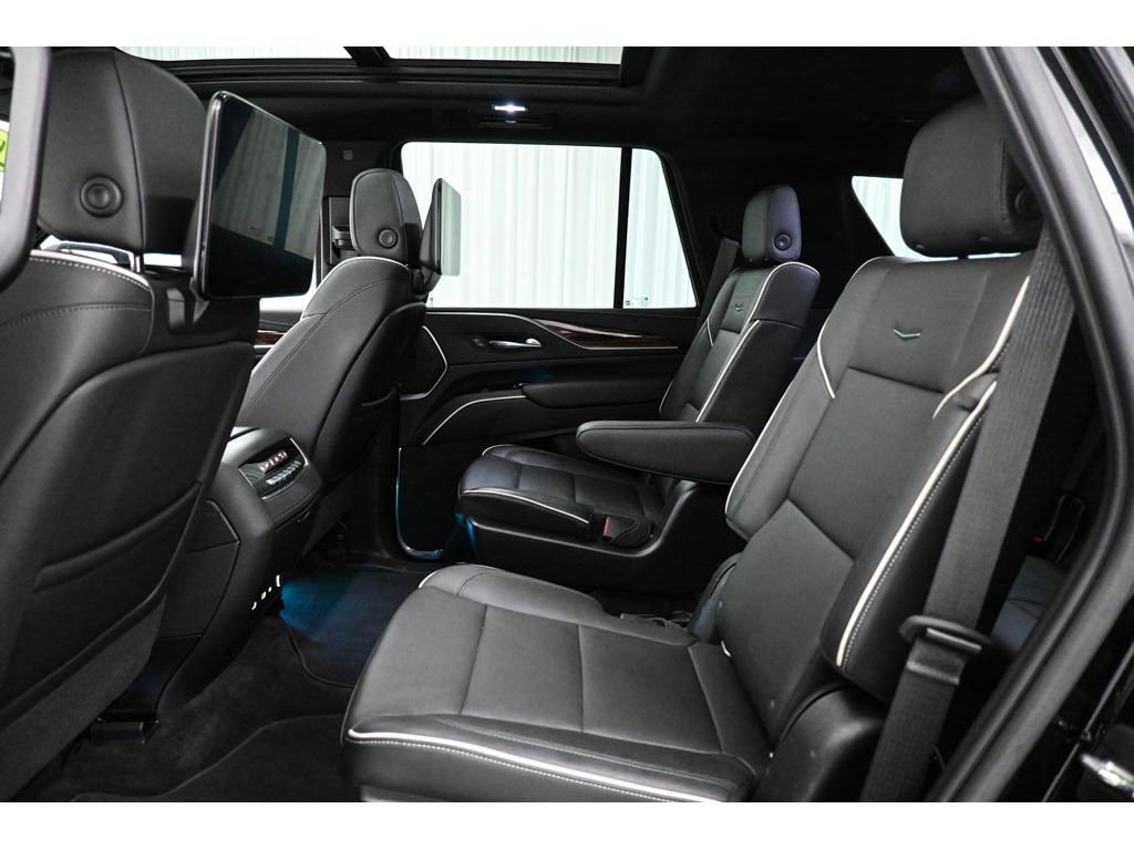 Used 2021 Cadillac Escalade Premium Luxury AWD/4WD image 21