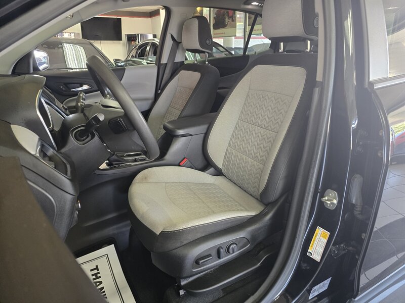 Used 2023 Chevrolet Equinox LS w/ LS Convenience Package FWD image 9