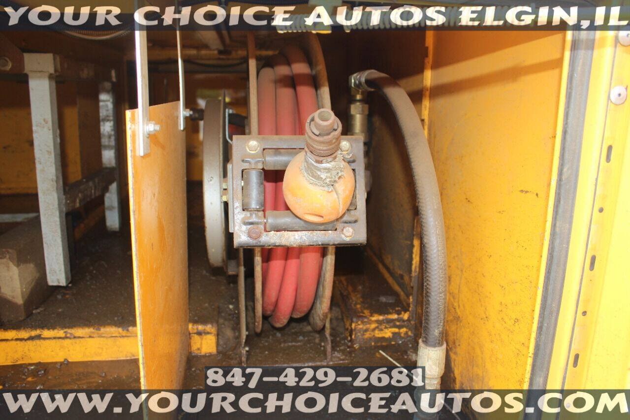 Used 2009 Ford F550 2WD Regular Cab Super Duty image 23