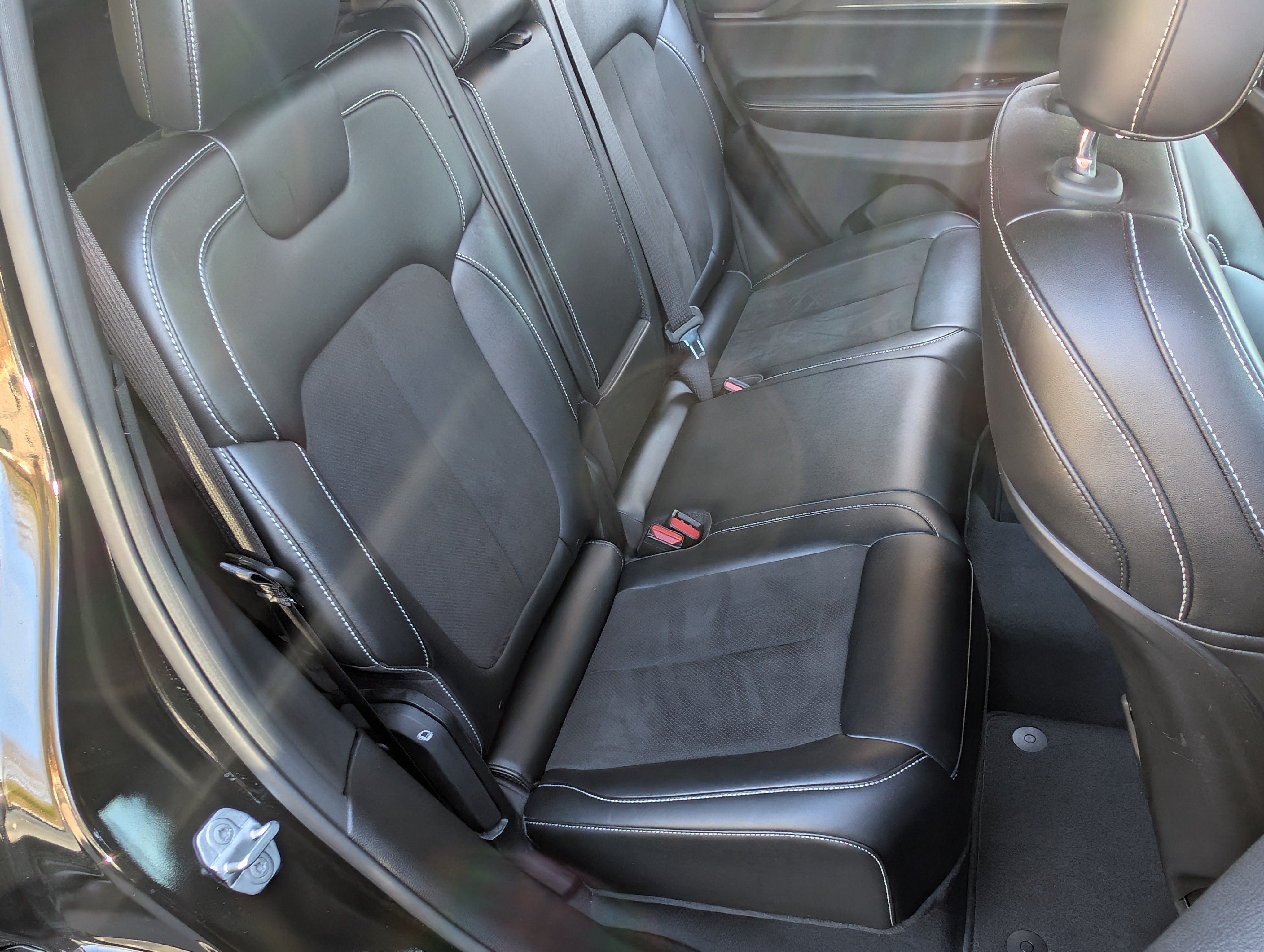 Used 2023 Jeep Grand Cherokee Altitude RWD image 19