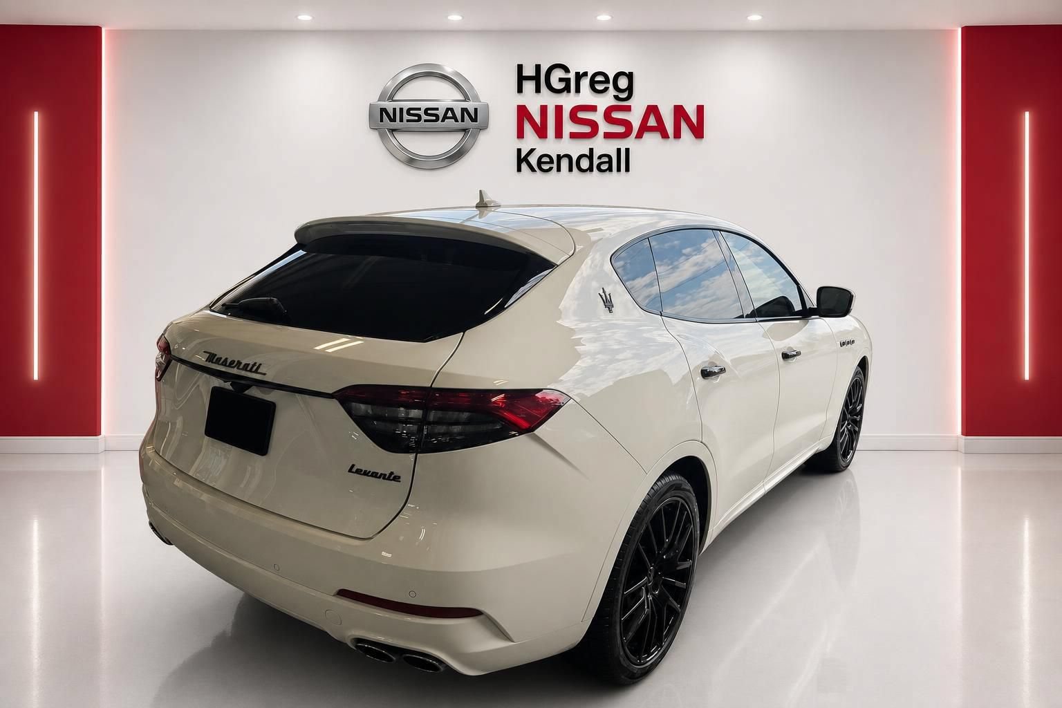 Used 2022 Maserati Levante GT AWD/4WD image 4