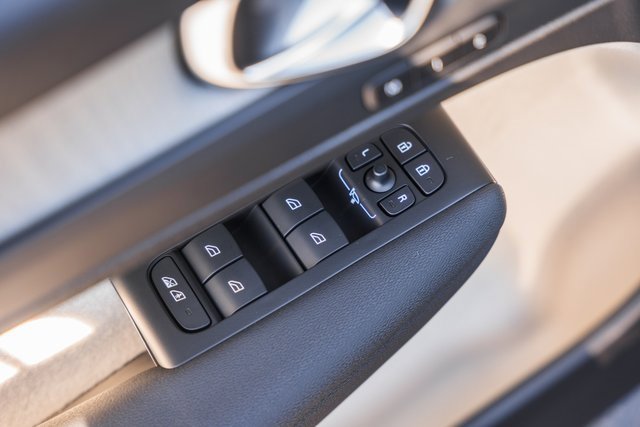 New 2026 Volvo XC40 B5 Ultra w/ Protection Package Premier image 39