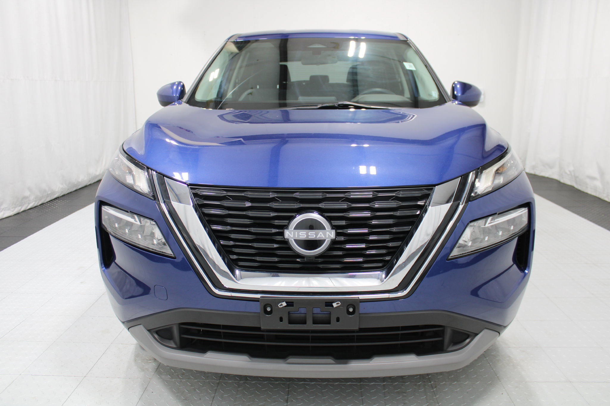 Used 2023 Nissan Rogue SV AWD/4WD image 3