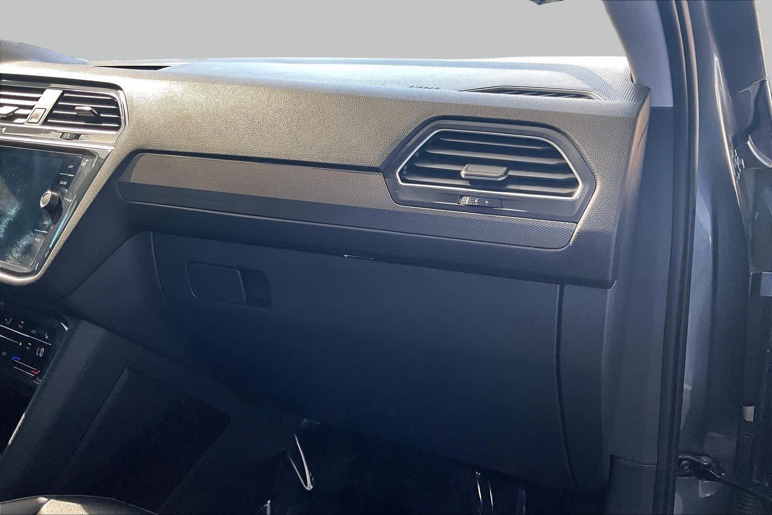 Used 2024 Volkswagen Tiguan SE FWD image 19