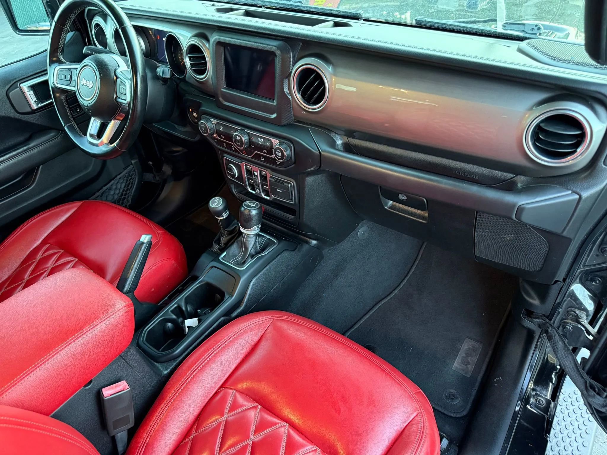 Used 2019 Jeep Wrangler Unlimited Sahara image 18