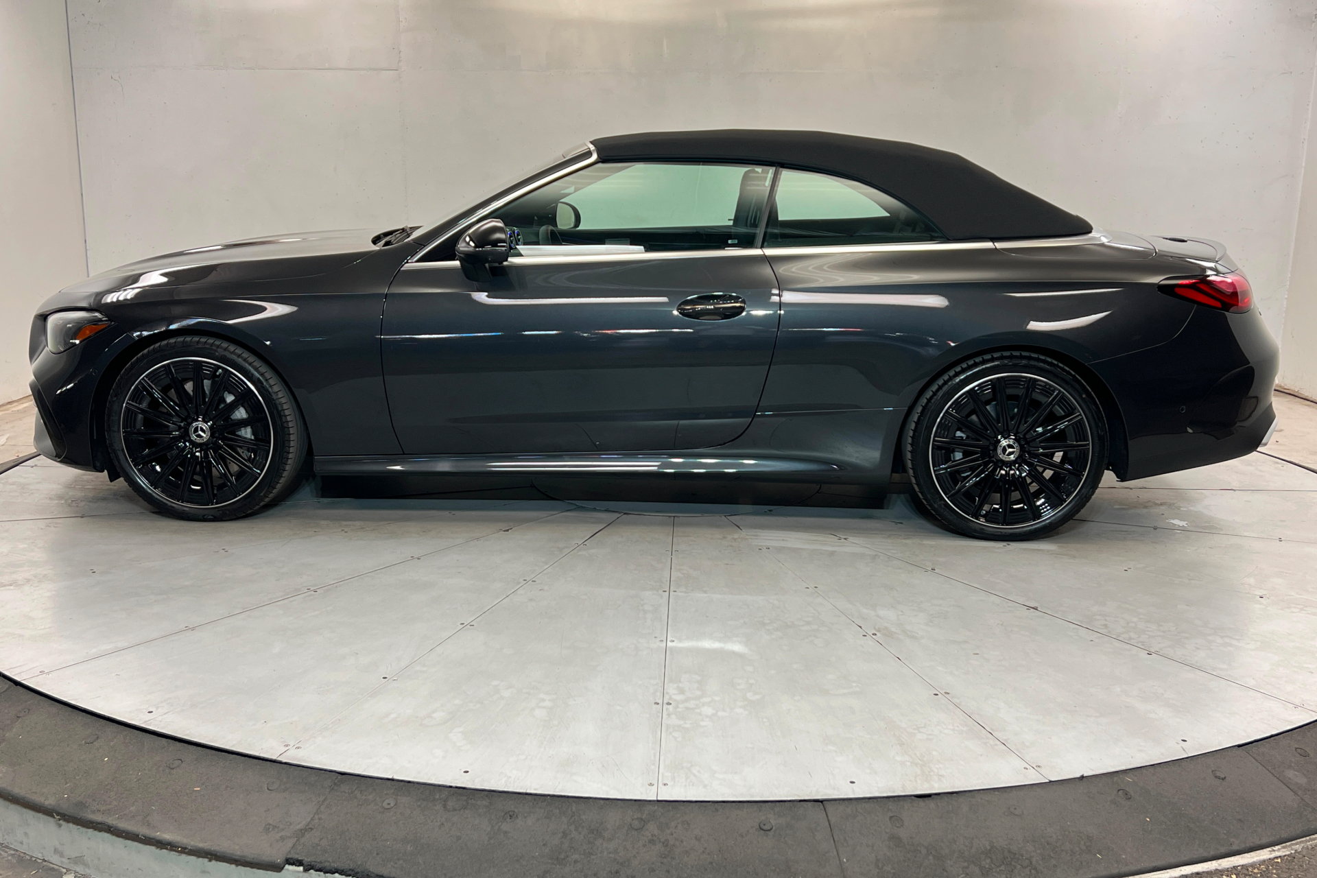 New 2027 Mercedes-Benz CLE 450 4MATIC Cabriolet image 2