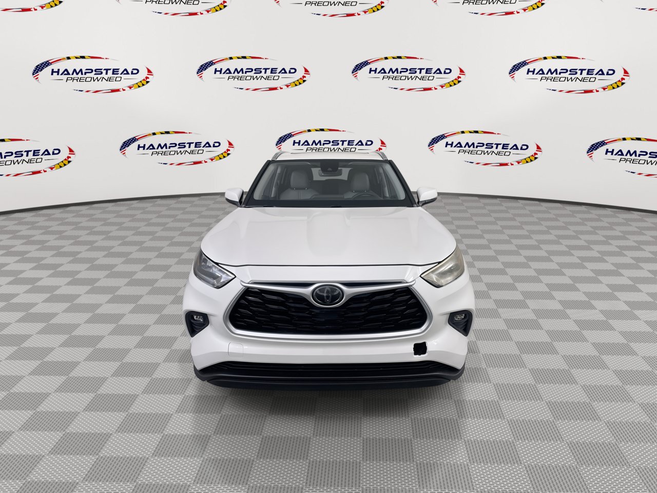 Used 2020 Toyota Highlander XLE AWD/4WD image 3