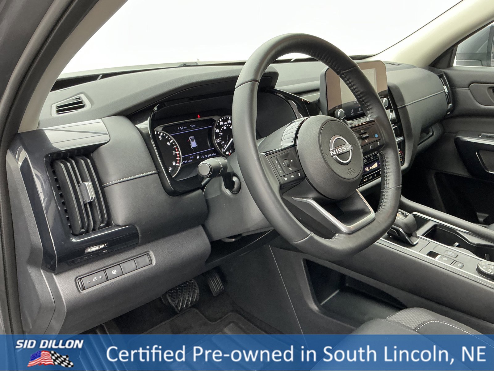 Used 2023 Nissan Pathfinder SV image 9