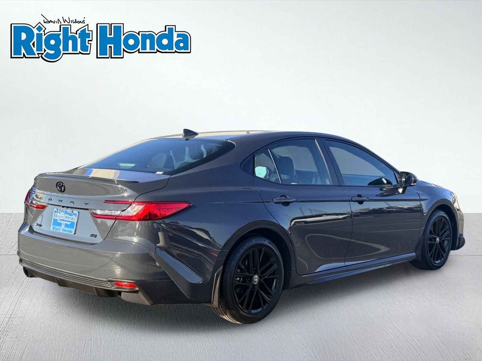 Used 2025 Toyota Camry SE w/ Convenience Package FWD image 7