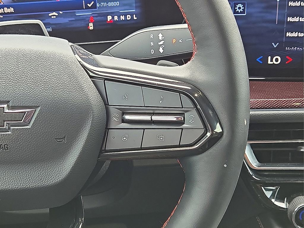 Used 2025 Chevrolet Traverse RS image 21
