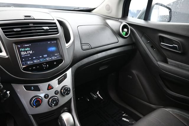 Used 2016 Chevrolet Trax LT w/ LT Sun and Sound Package FWD image 20