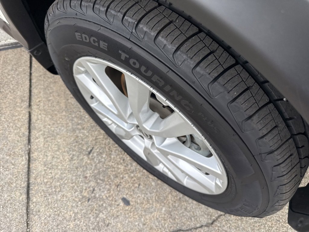 Used 2022 Nissan Rogue Sport SV image 11