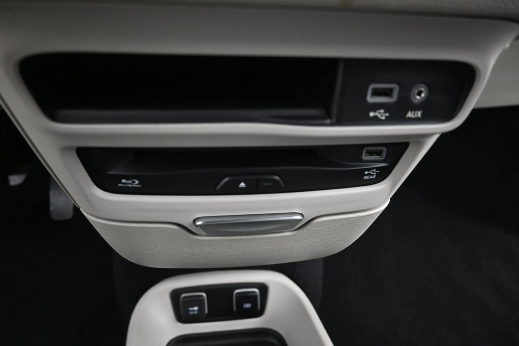 Used 2020 Chrysler Pacifica Limited FWD image 18