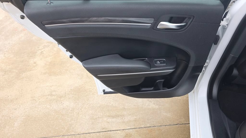 Used 2019 Chrysler 300 Touring w/ Quick Order Package 2EF RWD image 19
