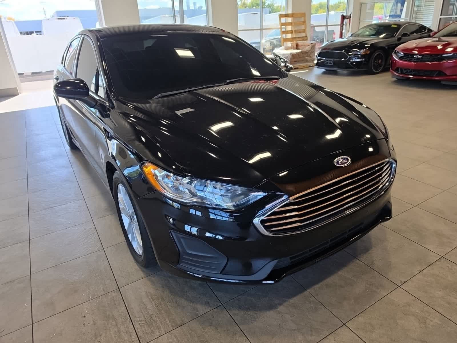 Used 2020 Ford Fusion SE FWD image 3