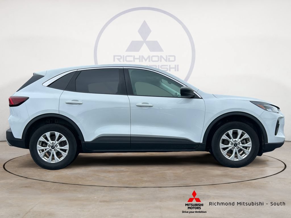 Used 2023 Ford Escape Active AWD/4WD image 2