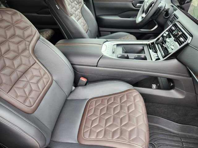 Used 2025 Nissan Armada Platinum Reserve RWD image 14