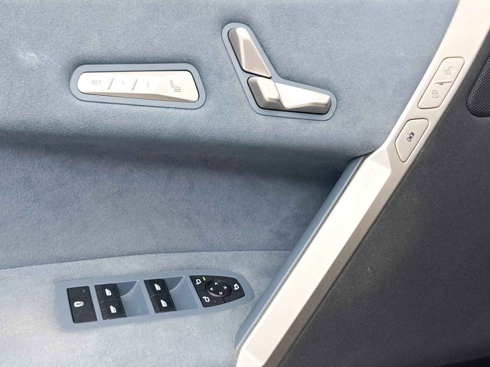 Used 2022 BMW iX xDrive50 w/ Premium Package image 26