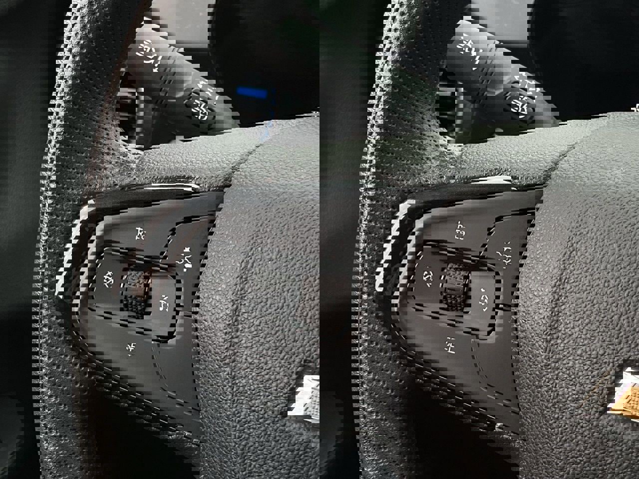 Used 2025 Chevrolet Trax LT image 23