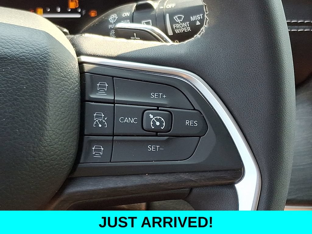 Used 2024 Jeep Grand Cherokee L Limited AWD/4WD image 24