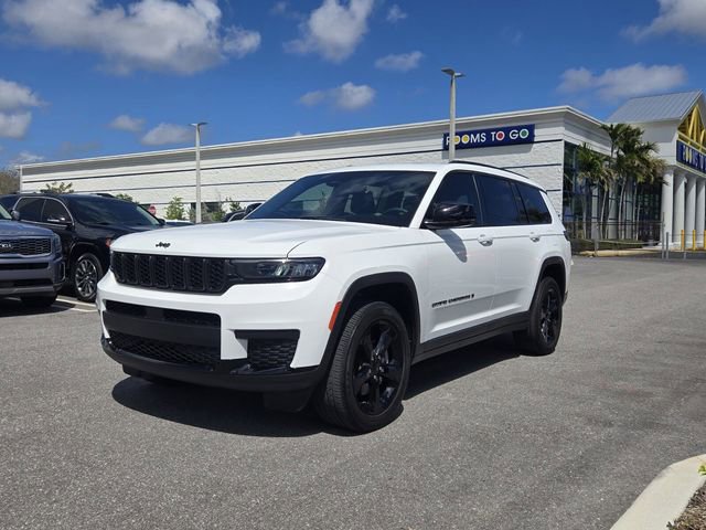 Used 2024 Jeep Grand Cherokee L Altitude AWD/4WD image 3