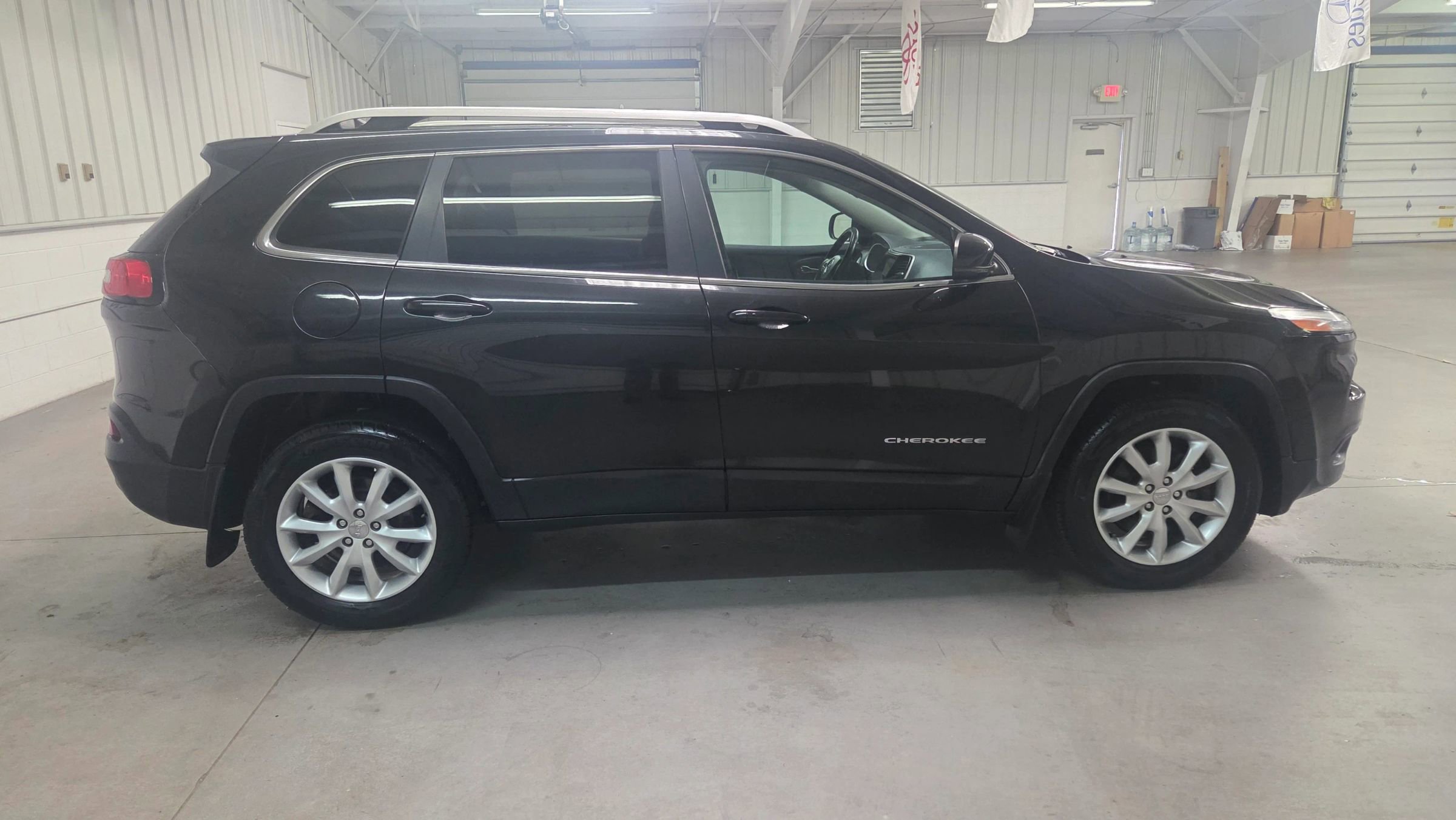 Used 2014 Jeep Cherokee Limited image 9