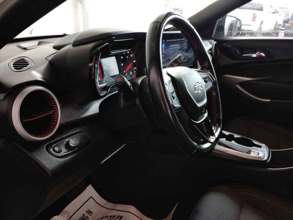 Used 2024 Chevrolet Trax RS FWD image 25