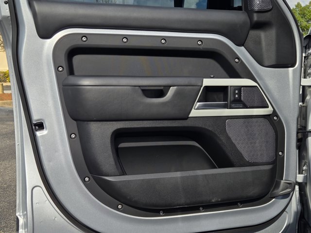 Used 2020 Land Rover Defender 110 HSE image 21