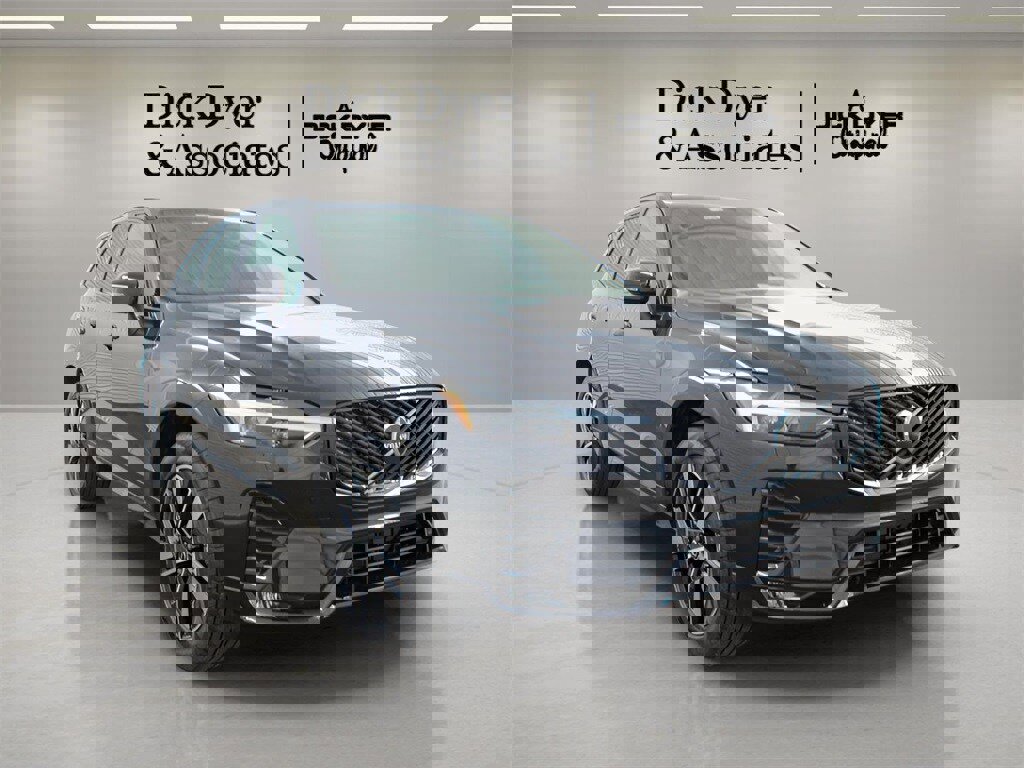 New 2026 Volvo XC60 B5 Core w/ Protection Package Premier