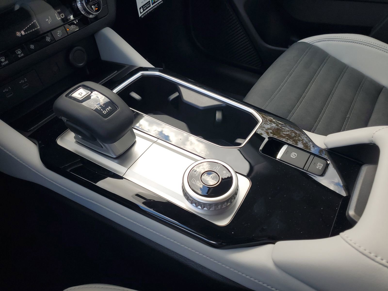 New 2025 Mitsubishi Outlander SE image 18