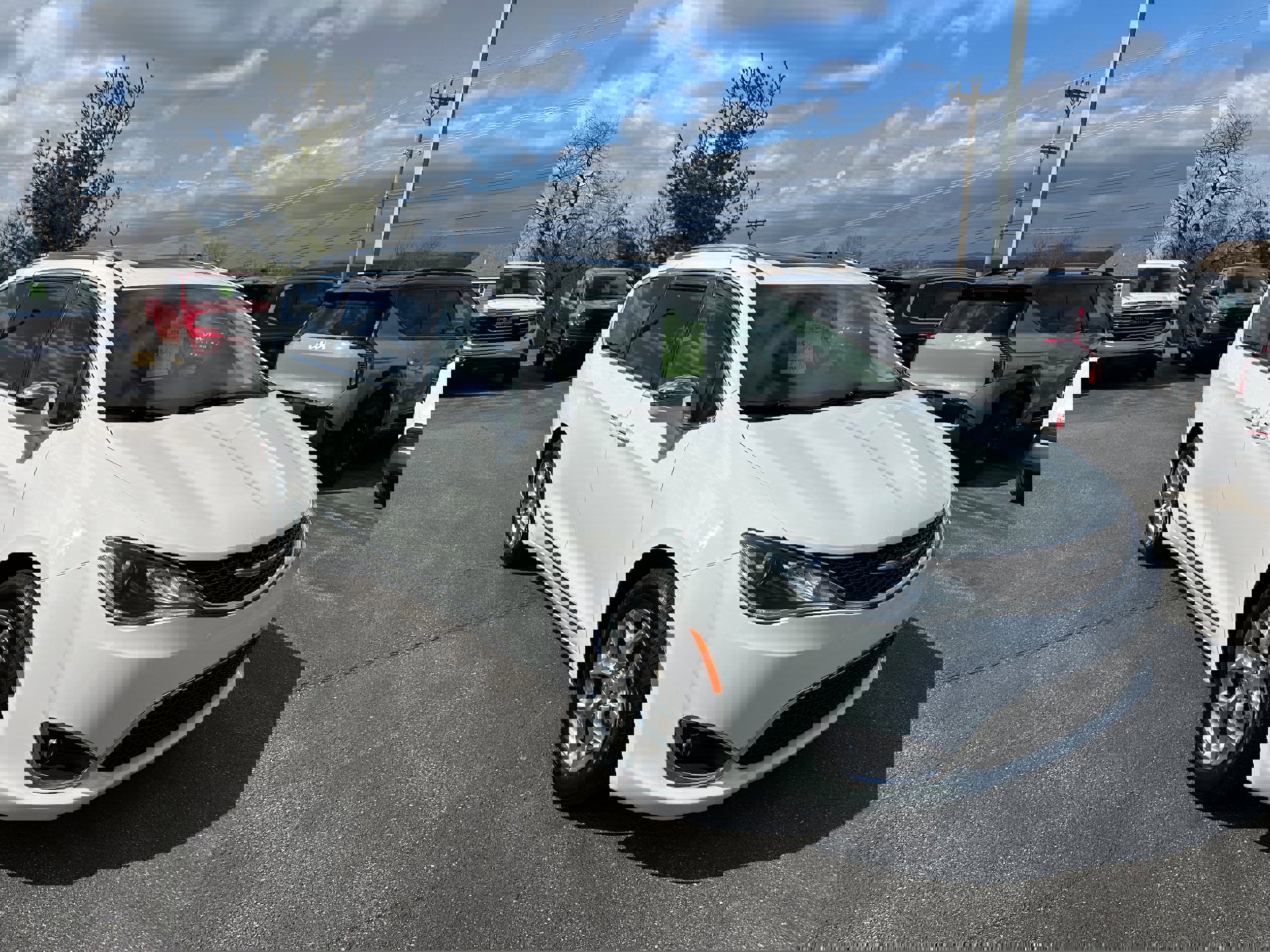 Used 2018 Chrysler Pacifica Limited image 3