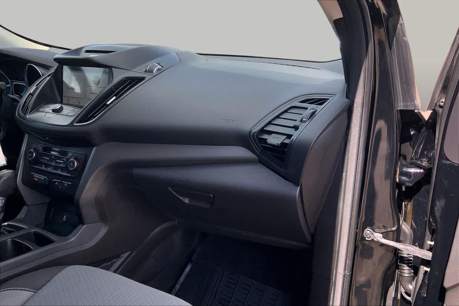 Used 2017 Ford Escape SE w/ Equipment Group 201A FWD image 17