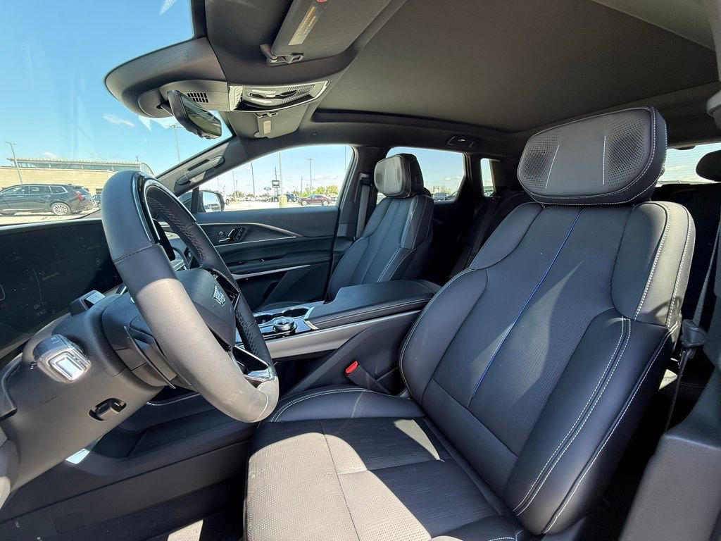 Certified 2025 Cadillac Lyriq Luxury AWD/4WD image 28