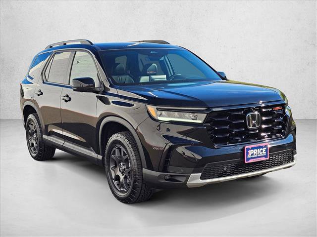 Used 2025 Honda Pilot TrailSport image 3