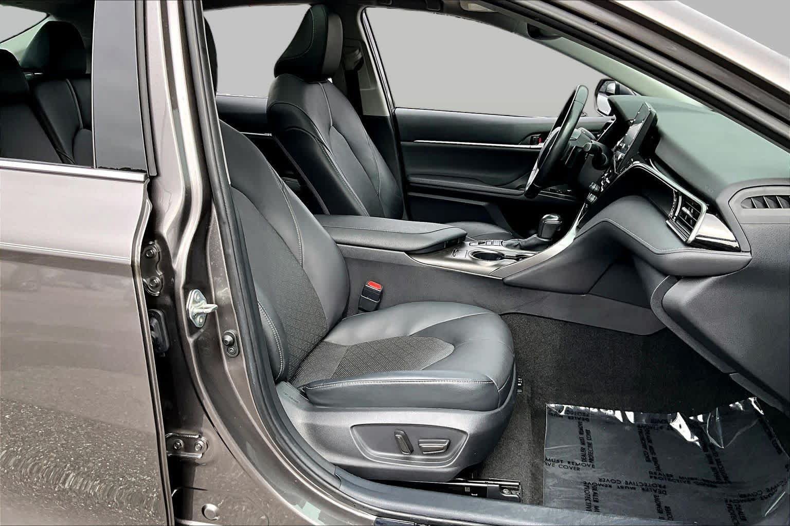 Used 2021 Toyota Camry XSE FWD image 9