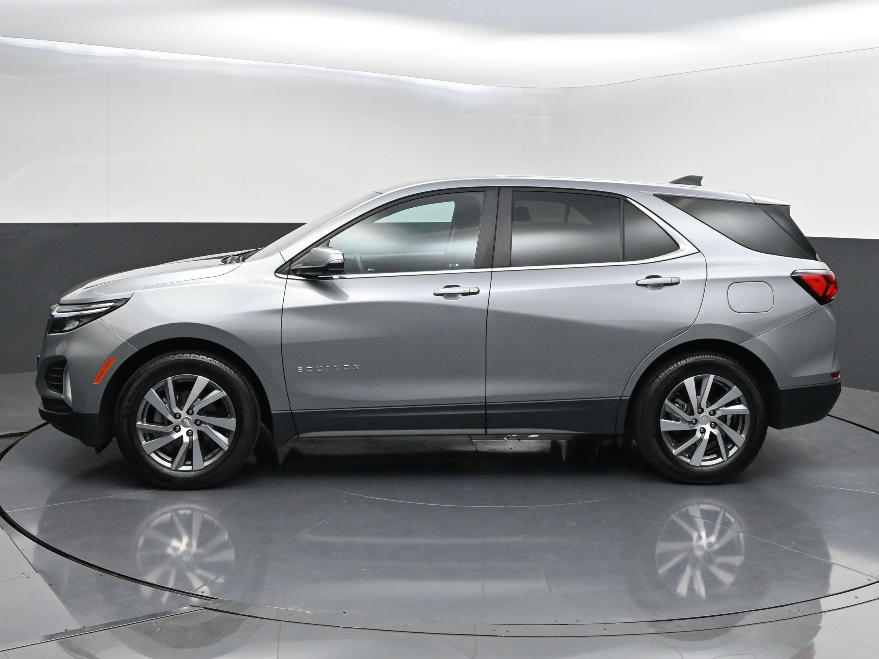 Used 2024 Chevrolet Equinox LT FWD image 4