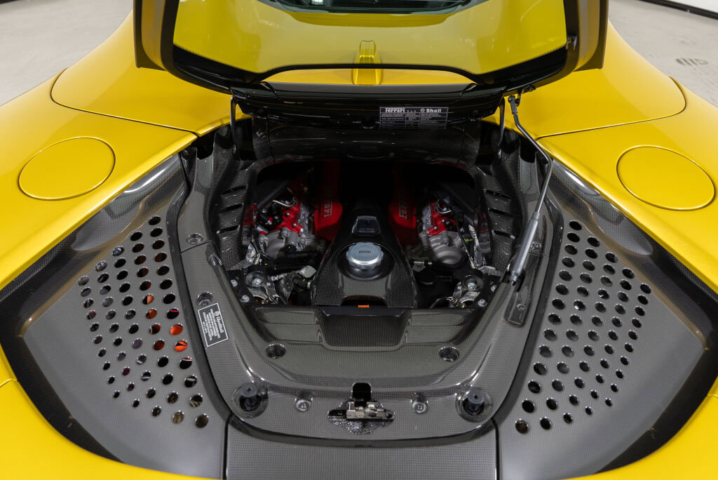 Used 2022 Ferrari SF90 Spider image 26