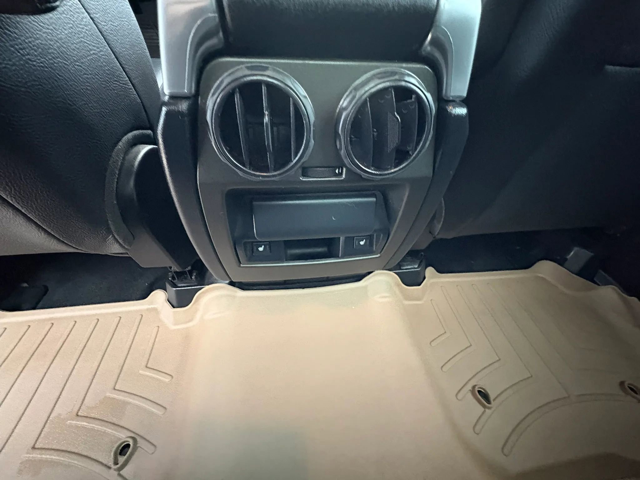 Used 2015 Land Rover LR4 HSE image 24