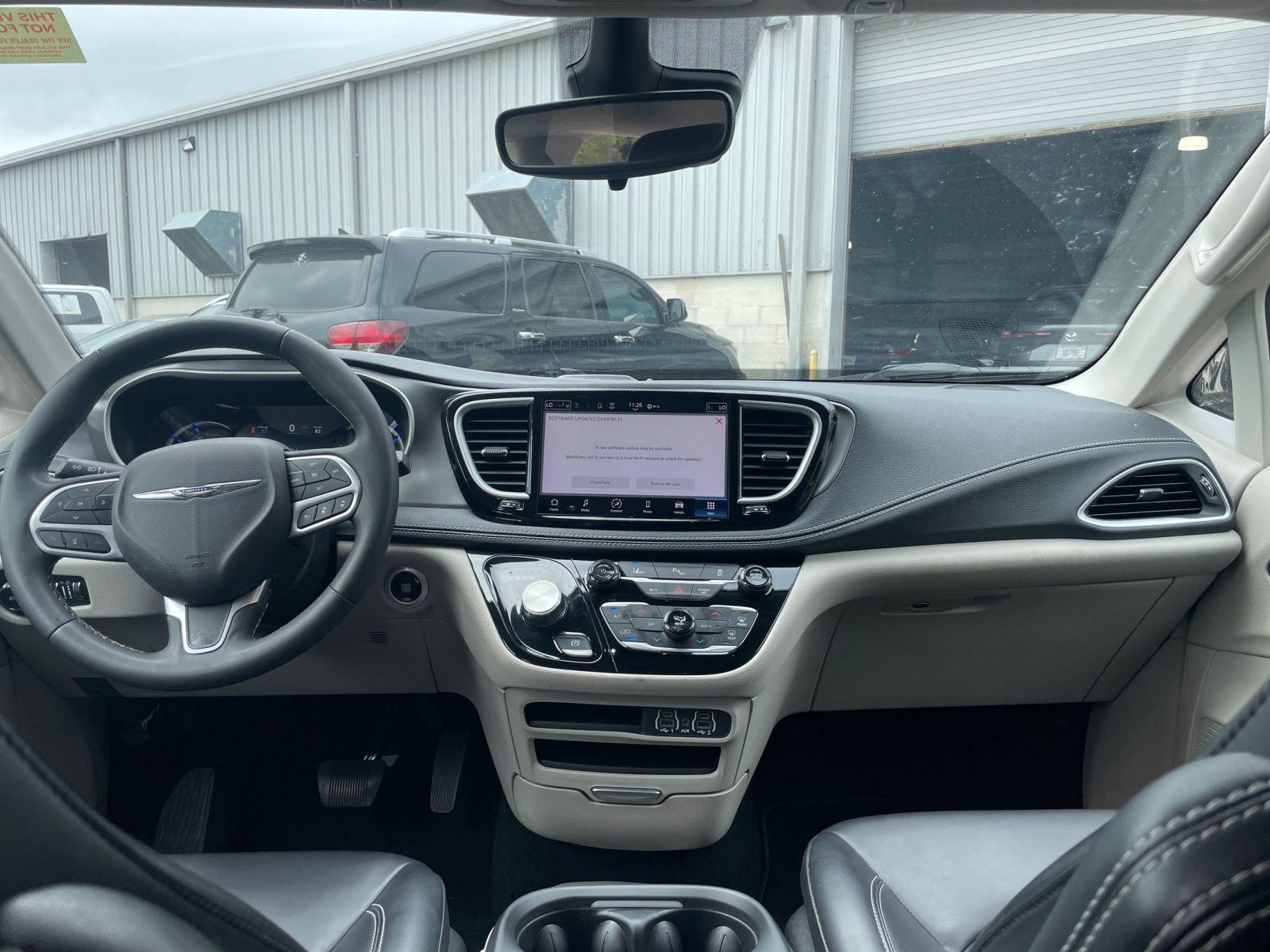 Used 2023 Chrysler Pacifica Touring-L image 33