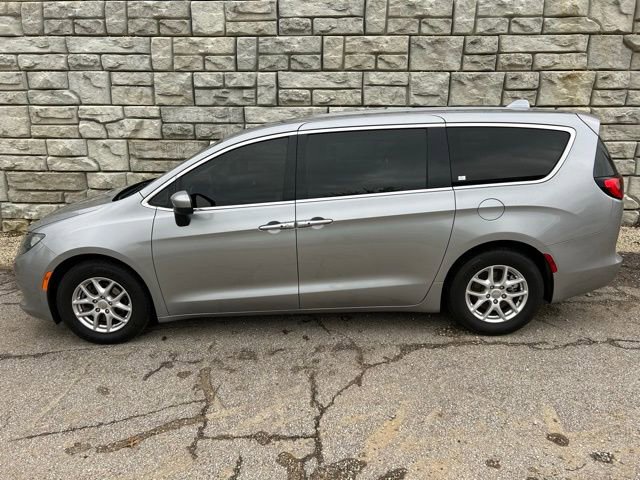 Certified 2017 Chrysler Pacifica Touring FWD image 3
