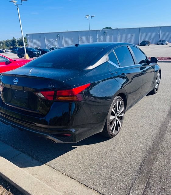 Used 2022 Nissan Altima 2.5 SR FWD image 2