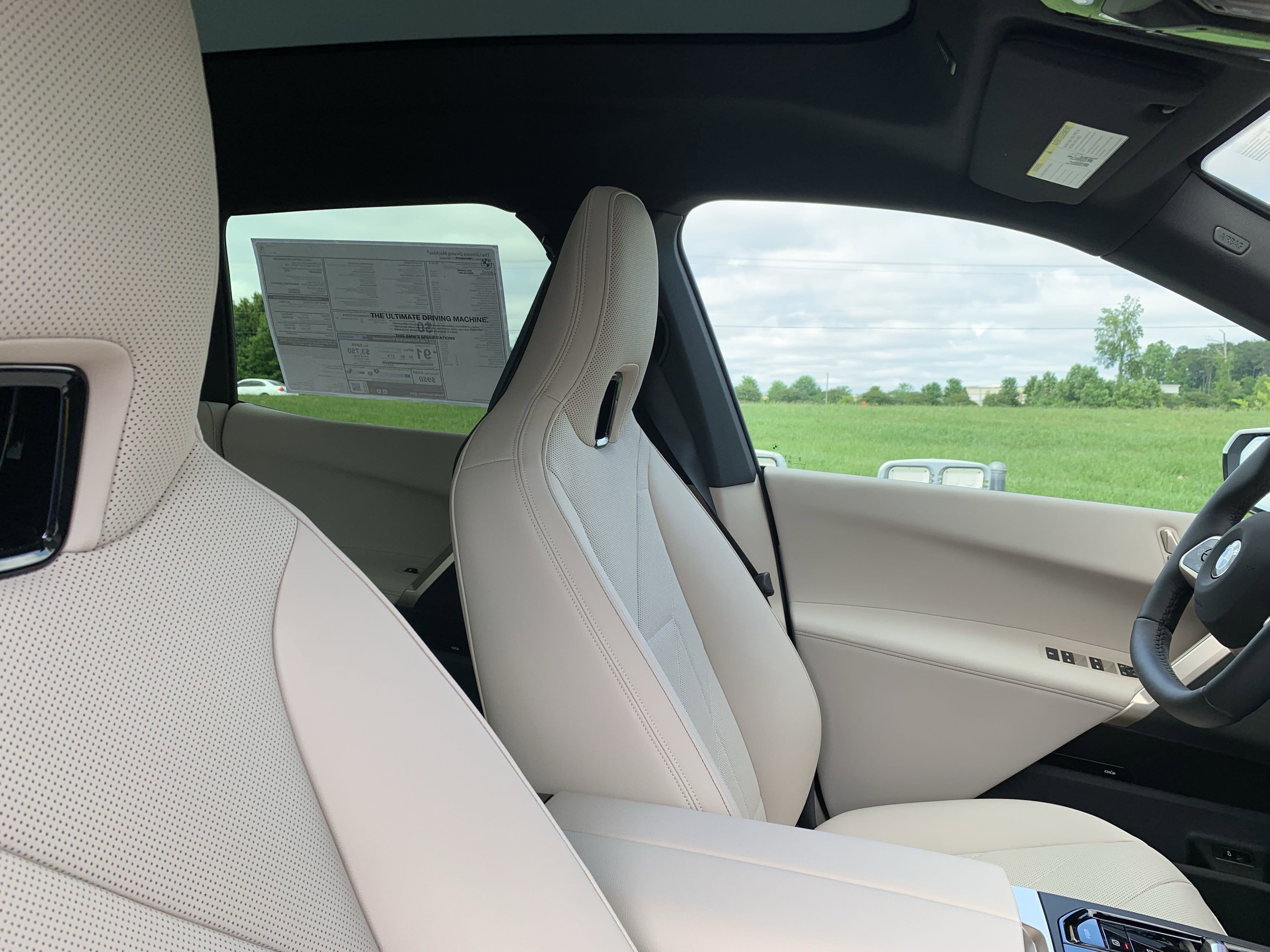 Used 2026 BMW iX xDrive60 w/ Premium Package image 21